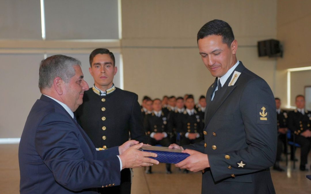 ASONAVE entrega distinción a la Primera Antigüedad Litoral de la Escuela Naval